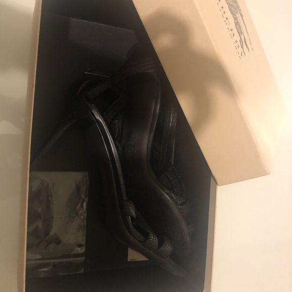 Burberry shoes - Picture 4 of 8